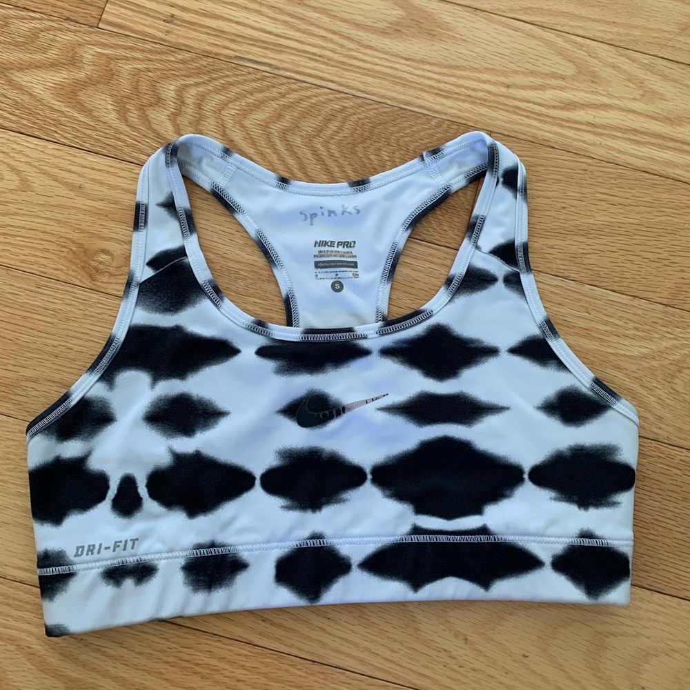 Black and white Nike Pro Sports Bra